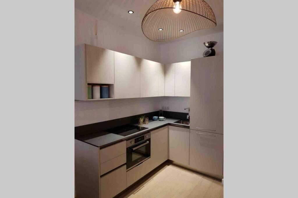Appartement 2 Chambres Refait A Neuf, Climatise, A 2 Min De La Mer Nizza Kültér fotó