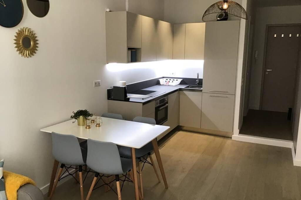 Appartement 2 Chambres Refait A Neuf, Climatise, A 2 Min De La Mer Nizza Kültér fotó