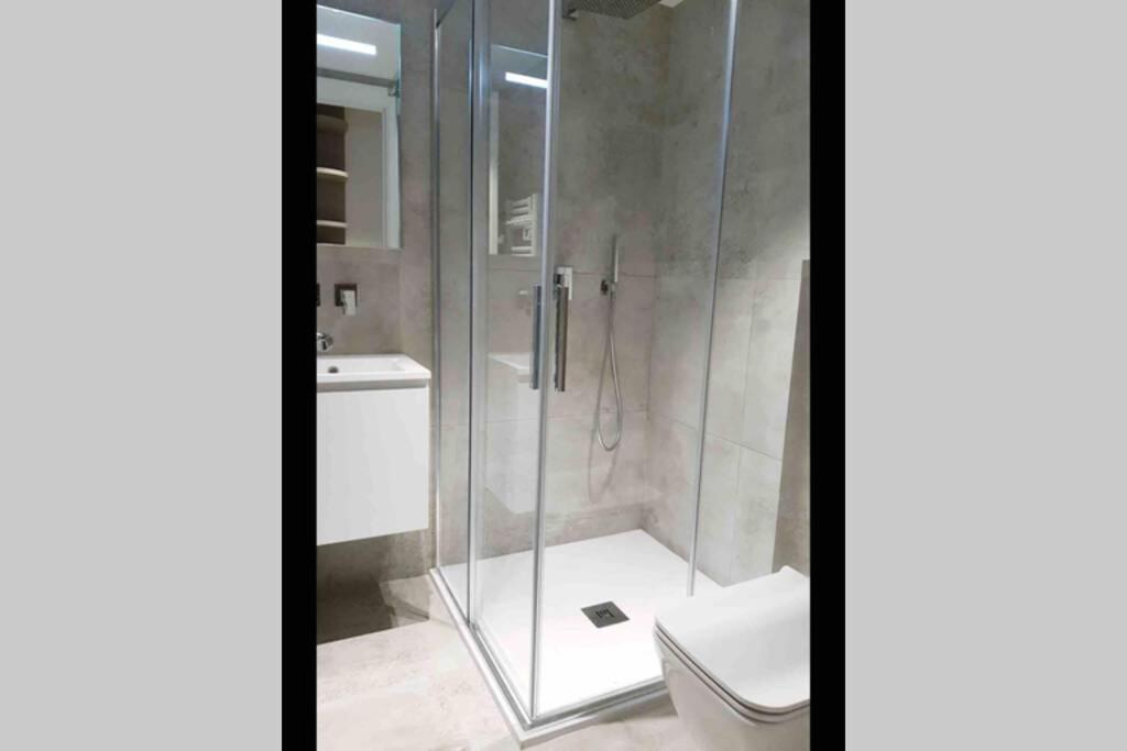 Appartement 2 Chambres Refait A Neuf, Climatise, A 2 Min De La Mer Nizza Kültér fotó