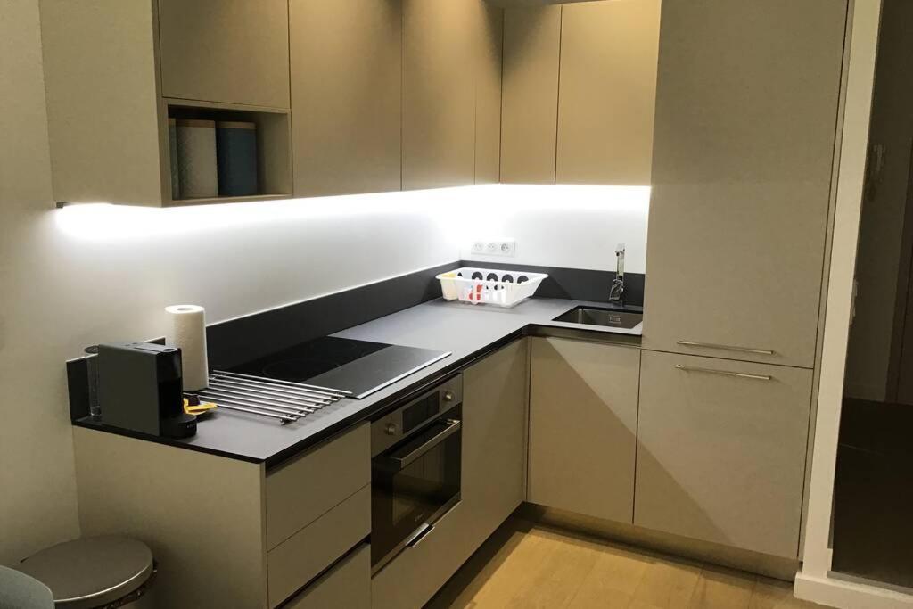 Appartement 2 Chambres Refait A Neuf, Climatise, A 2 Min De La Mer Nizza Kültér fotó